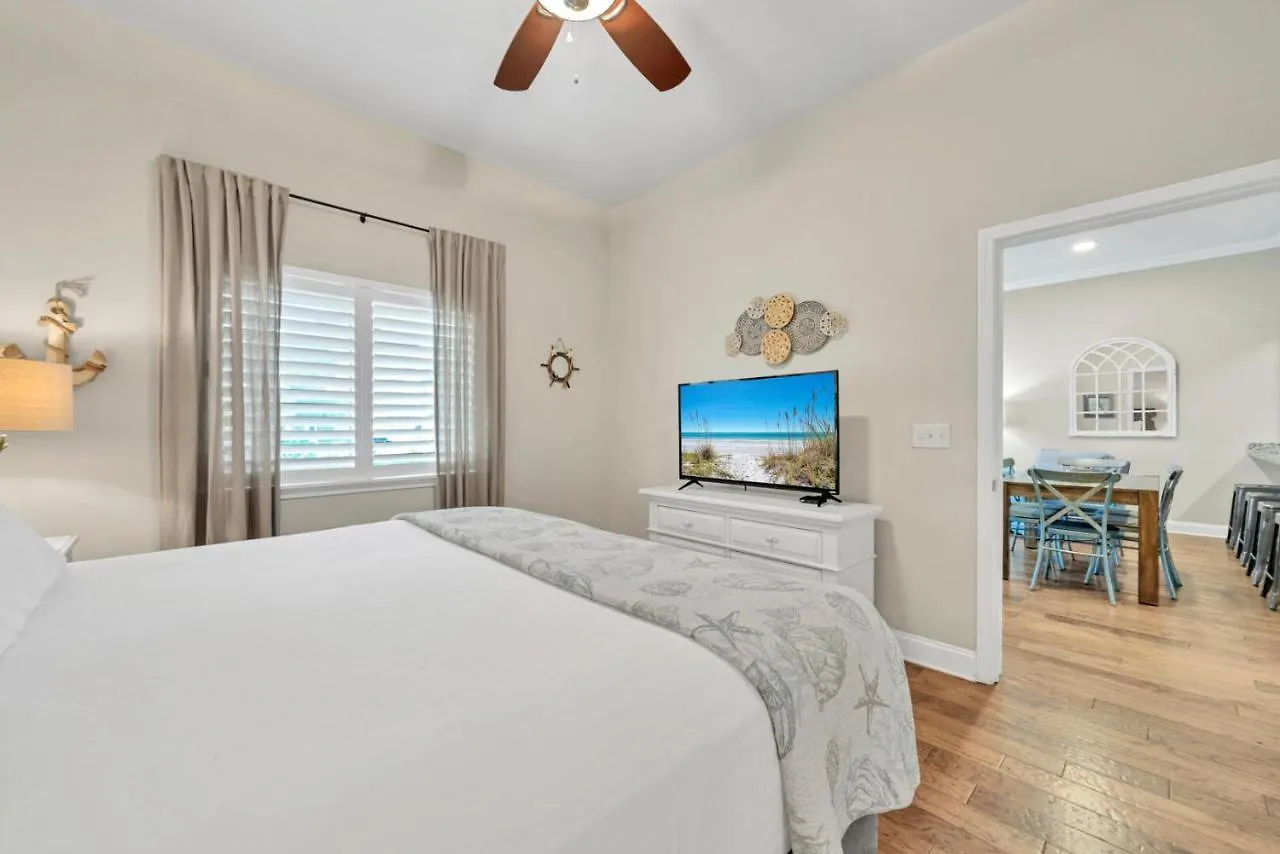 Private Patio! Gated Community! Walk To Beach! Alerio C101 Free Activities! Destin Holiday home